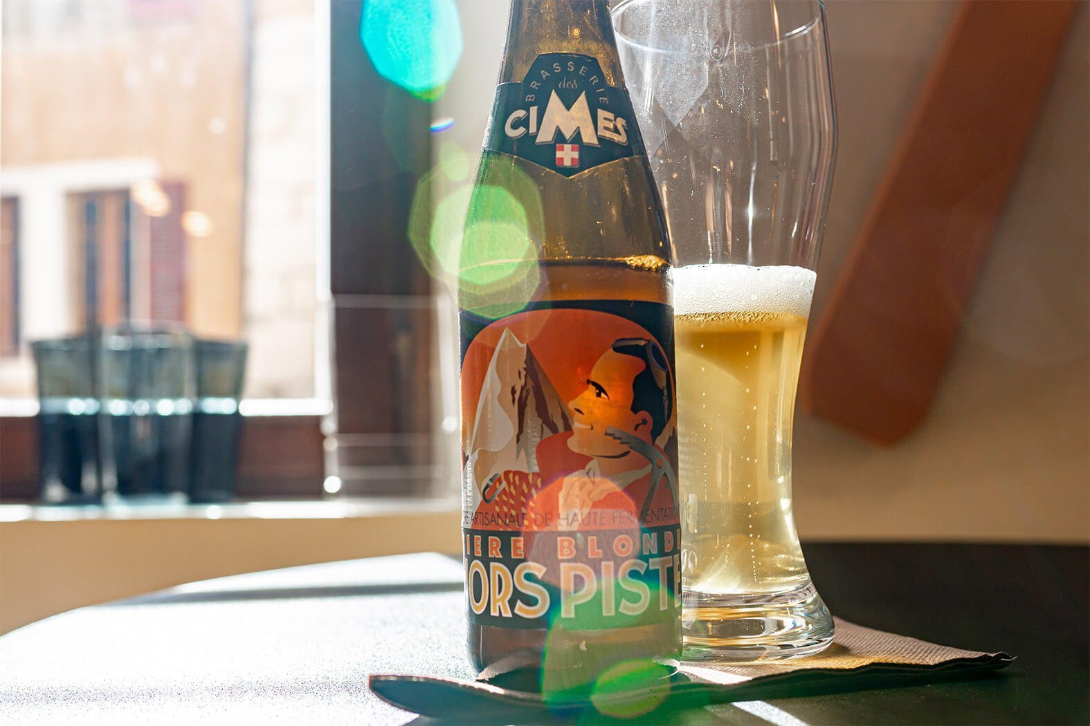 Biere servie au bar de l'hôtel Palais de l'Isle a Annecy